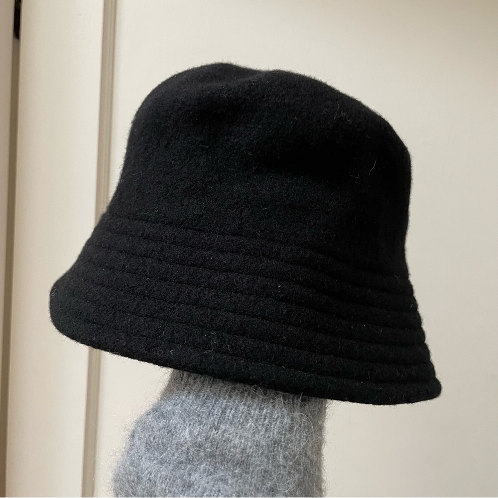 Uniqlo black wool bucket hat